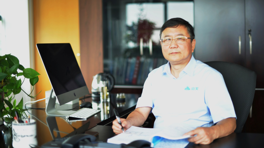 楊安民從業(yè)卅五周年系列報(bào)道--“三十五年磨一劍，山更美，業(yè)更精”專訪